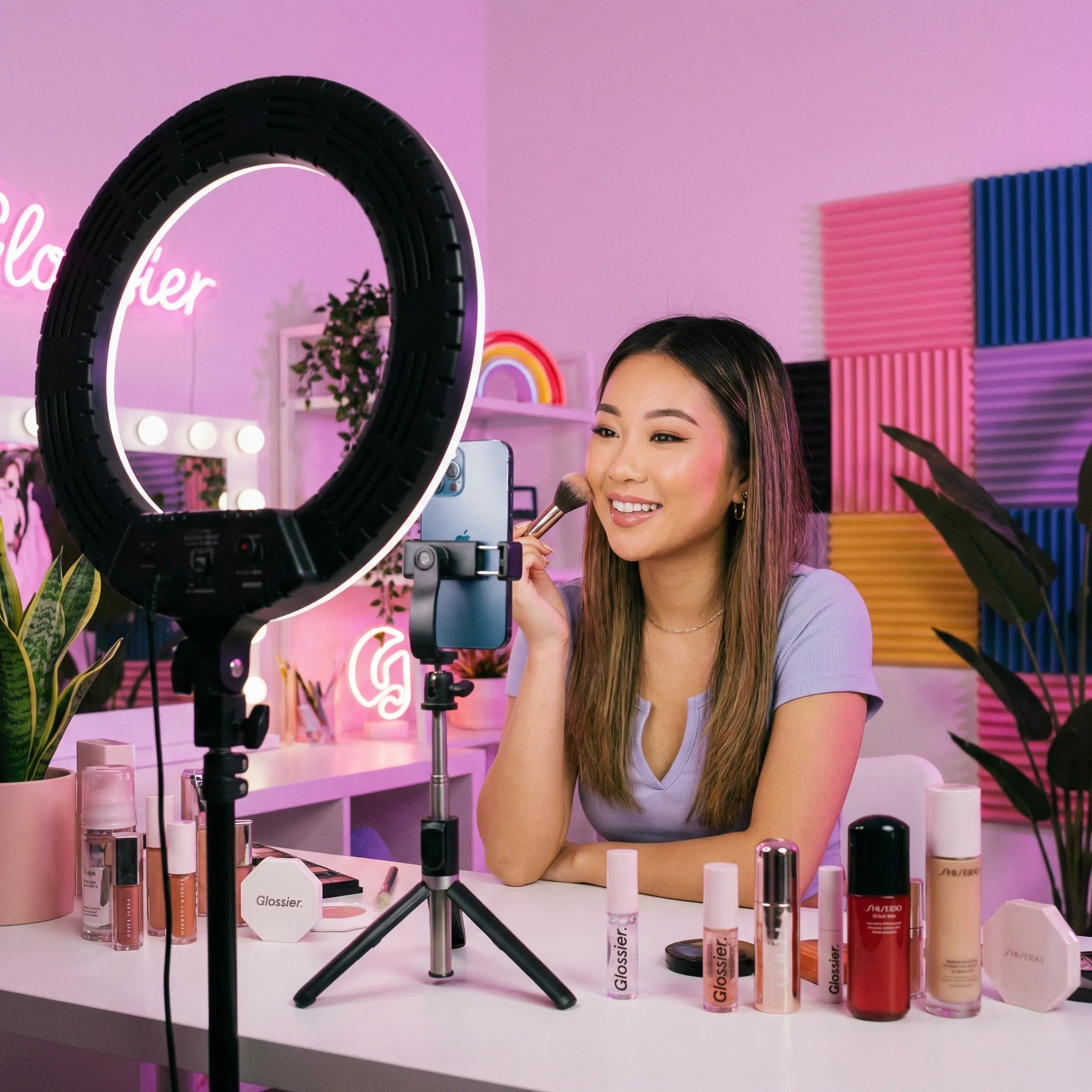 17c签约美妆达人小美在专业工作室拍摄美妆教程